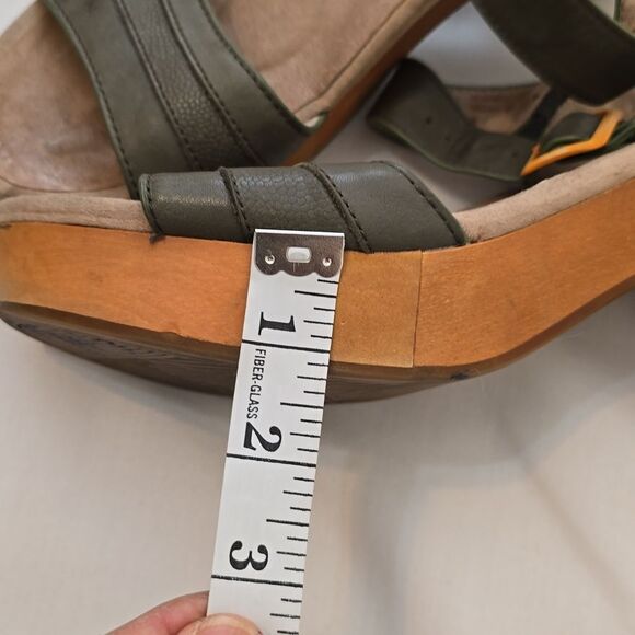 Earth  Platform Sandal Size 9 - Picture 5 of 9